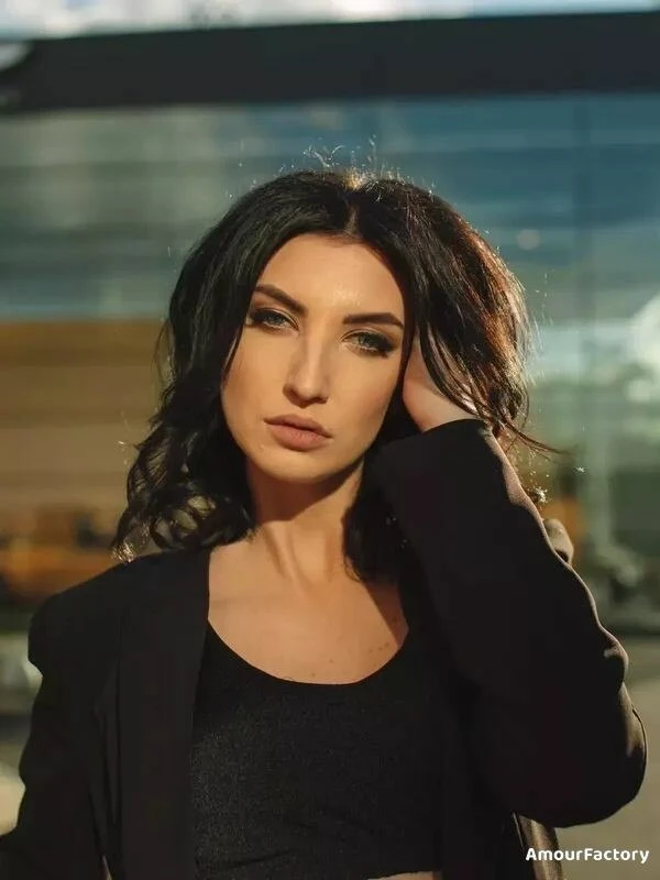 Yana Profile image 2