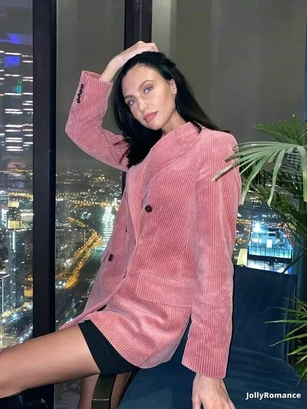 Valeria Profile image 4